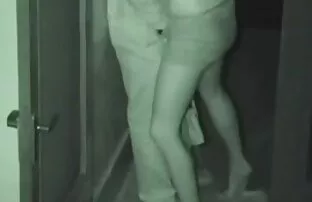 XXX Poderosos golpes no trabalho eu quero sexo selvagem ao longo curvado rabo Tia