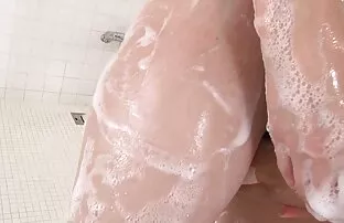 XXX A dona de casa amadora Heidi quer sexo selvagem brasileiro uma pila grande