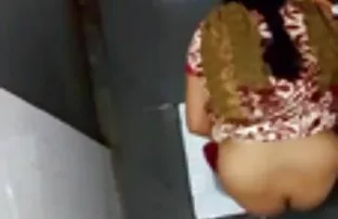 XXX A Jessica videos pornos de sexo selvagem leva-a em digressão erótica à volta dela.