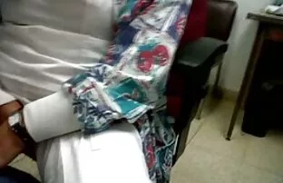 XXX Shemale sexo bem gostoso e selvagem Star acaricia-lhe a Pila