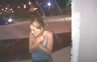 XXX Loira branca pálida, anal fodida por uma mulheres fazendo sexo selvagem pila preta.
