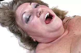 XXX Mãe de 72 anos primeira lição de punção filme pornô bem selvagem
