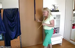 XXX A mulher e selvagem anal a Mãe Boazona traem com um grande pénis preto.